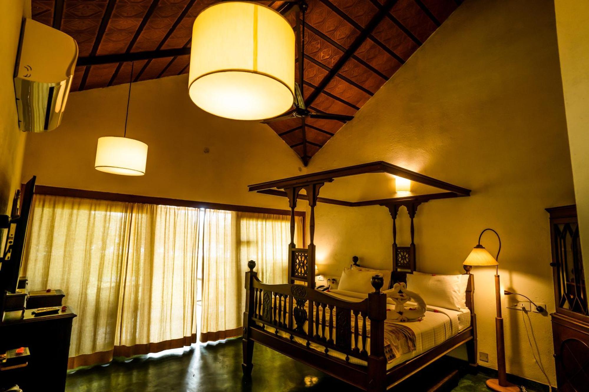 Cranganor History Cafe & Riverside Chateau North Paravur 外观 照片